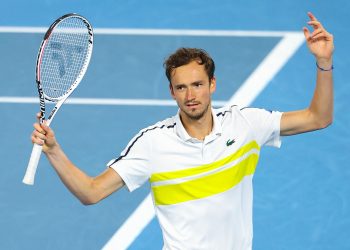 Daniil Medvedev advances to the semi-finals of the US Open by defeating Botic van de Zandschulp.
