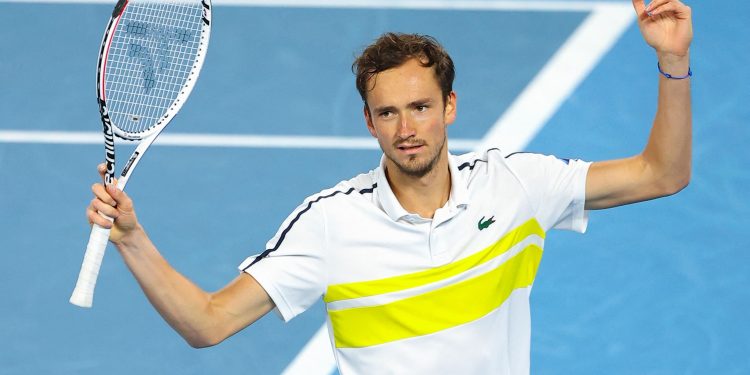 Daniil Medvedev advances to the semi-finals of the US Open by defeating Botic van de Zandschulp.