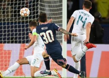 Messi scores first PSG goal in win over City
