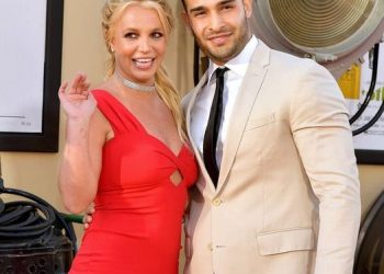 Britney Spears announces her engagement to her long-term boyfriend, Sam Asghari.