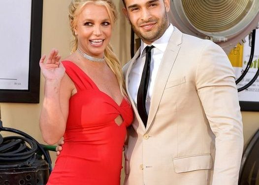 Britney Spears announces her engagement to her long-term boyfriend, Sam Asghari.