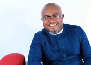 Ikpeazu Swears in 27 New Commissioners