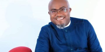 Ikpeazu Swears in 27 New Commissioners