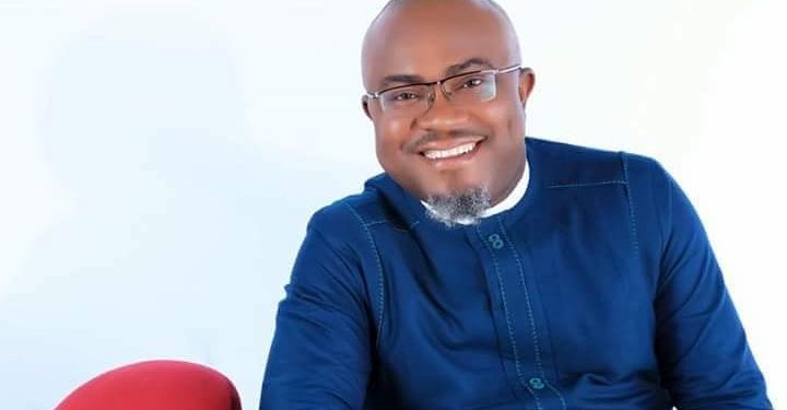 Ikpeazu Swears in 27 New Commissioners
