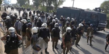 Four Pakistani Police Killed in Violence
