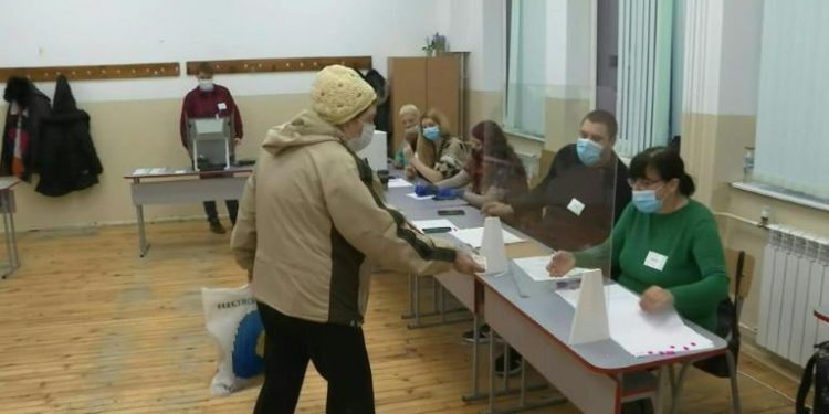 Bulgarians vote for President after months of Political deadlock