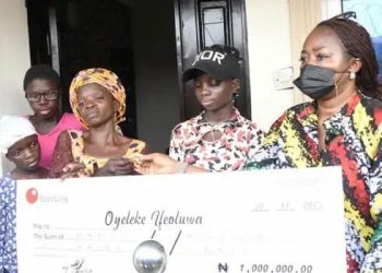 Lagos government gifts family of stray bullet victim