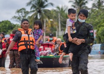 Torrential Rains Displace Thousands in Malaysia