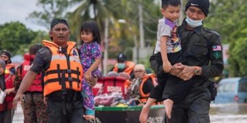 Torrential Rains Displace Thousands in Malaysia