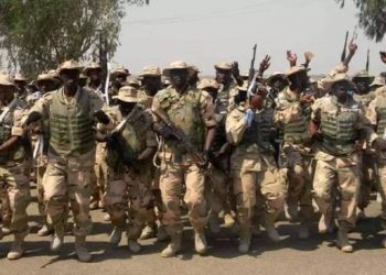 Army graduates 525 combat troops