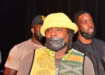 Wale Makes Surprise Appearance at Wizkid’s Show in Lagos