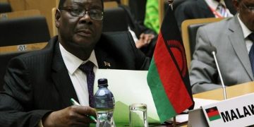 Malawi’s President Dissolves Cabinet