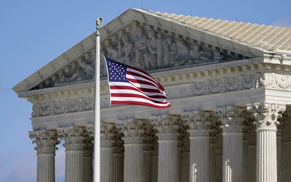 US Court Blocks Biden’s Weekly Vaccination Rule