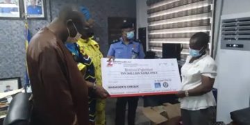 Wike Gifts N30million to Families of Slain Policemen