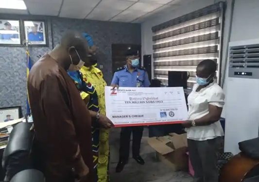Wike Gifts N30million to Families of Slain Policemen