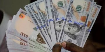 Naira Falls to N581.2/$1 at P2P Market