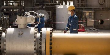 Oil price rises to 114 dollars for barrel