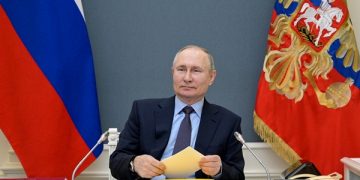 Russia Expels 10 Diplomats