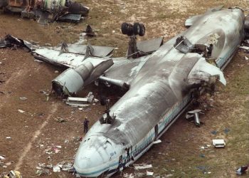 Passenger plane crashes in China