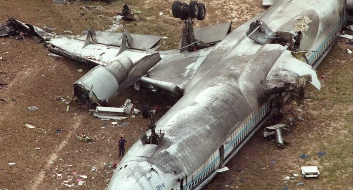 Passenger plane crashes in China