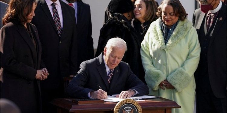 US President signs lynching legislation