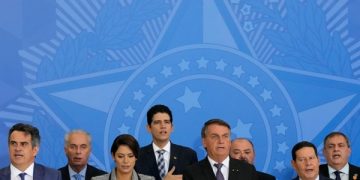 10 members of Brazilian president’s cabinet resign