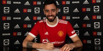 Manchester United Midfielder Extends Contract with Club