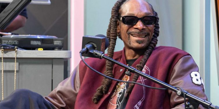 SNOOP DOGG REVEALS HE MADE 21 MILLION DOLLARS OFF HIS LATEST ALBUM