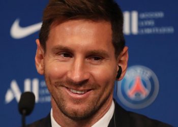 Messi urges PSG to introduce Romero