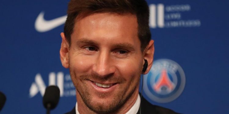 Messi urges PSG to introduce Romero
