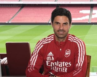 Arteta Signs New Contract with Arsenal