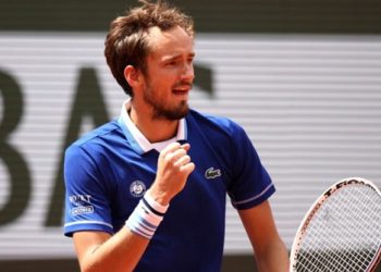 Medvedev Beats Djere to Qualify for Fourth Round of the French Open