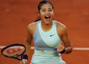Raducanu Wins Debut at French Open