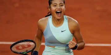 Raducanu Wins Debut at French Open