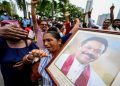 Troops evacuate out going Sri Lankan Prime Minister