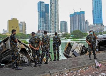 Sri Lanka gives emergency powers to military