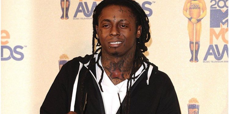 Lil Wayne denied entry to UK