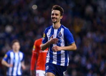 Porto agrees to sell Viera to Arsenal