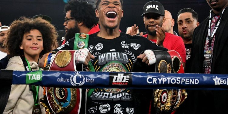Haney beats Kambosos to become lightweight world Champion