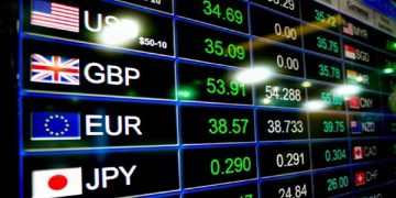 Naira Declines from N422.71 to N430 per dollar