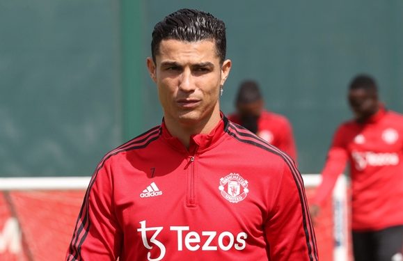 Ronaldo to Extend Contract at Old Trafford
