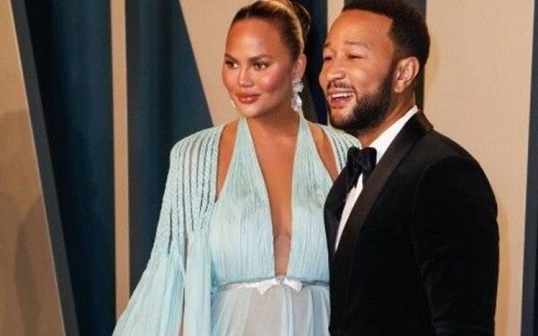 Chrissy Teigen Expects Baby with, John Legend.