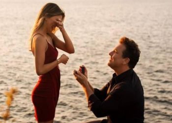  Dane Cook Engages Girlfriend