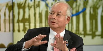 Former Malaysian Prime Minister Begin Bid to Set Aside Conviction