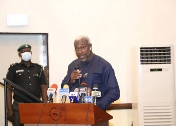 Federal Government Appeals to Health Personnel