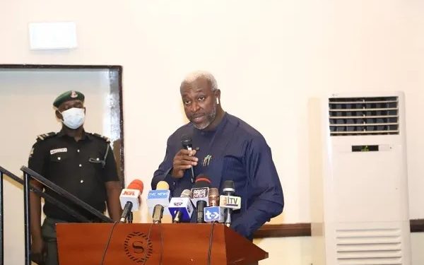 Federal Government Appeals to Health Personnel