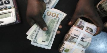 Naira Closes at N429 at Official Exchange Market