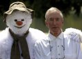 Snowman Illustrator Dies at 88