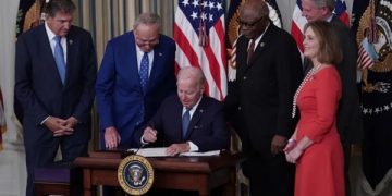 US President Signs $740 billion Bills into Law