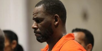 R. Kelly to Pay 300,000 dollars to his Victim